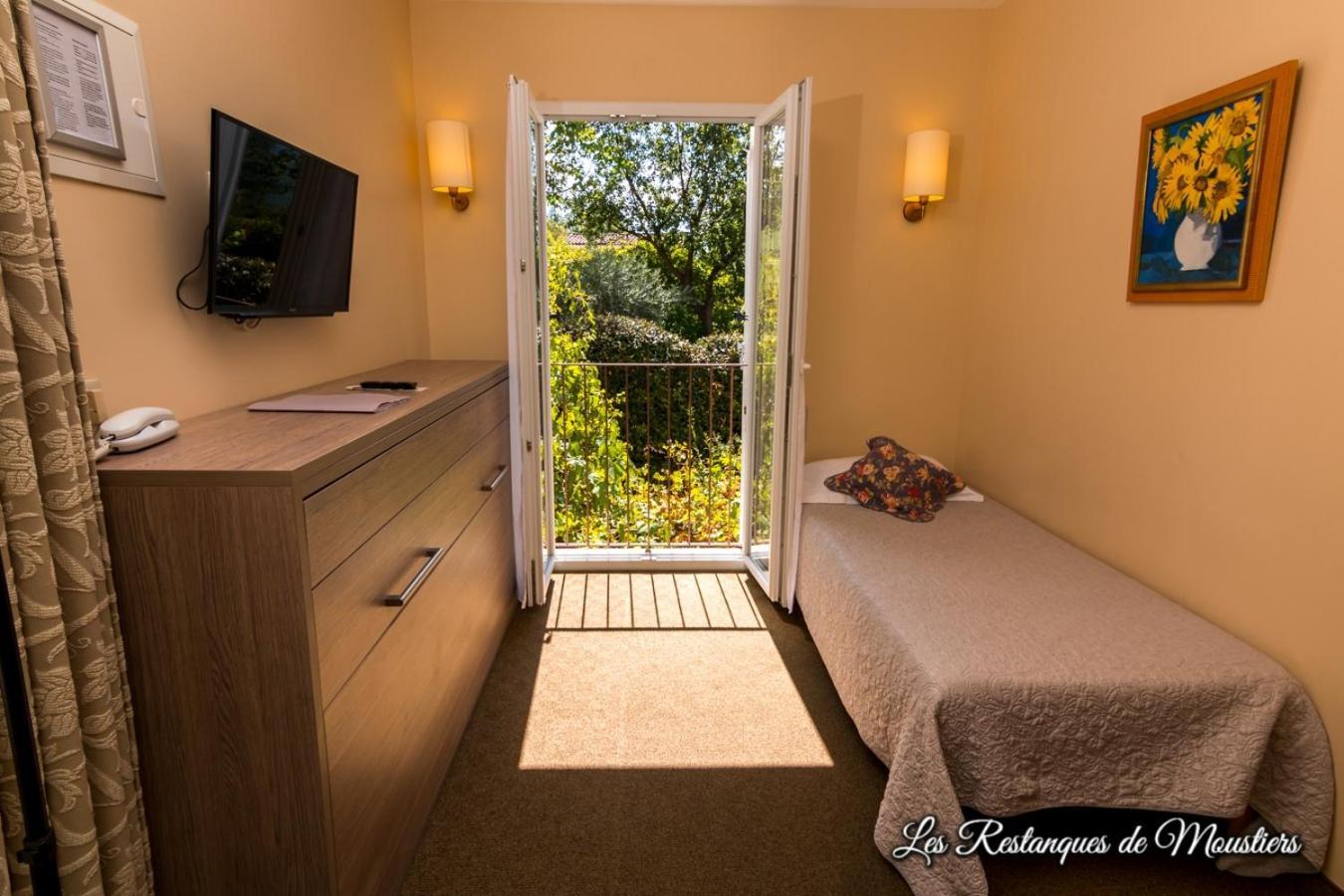 Hotel Les Restanques De Moustiers מראה חיצוני תמונה