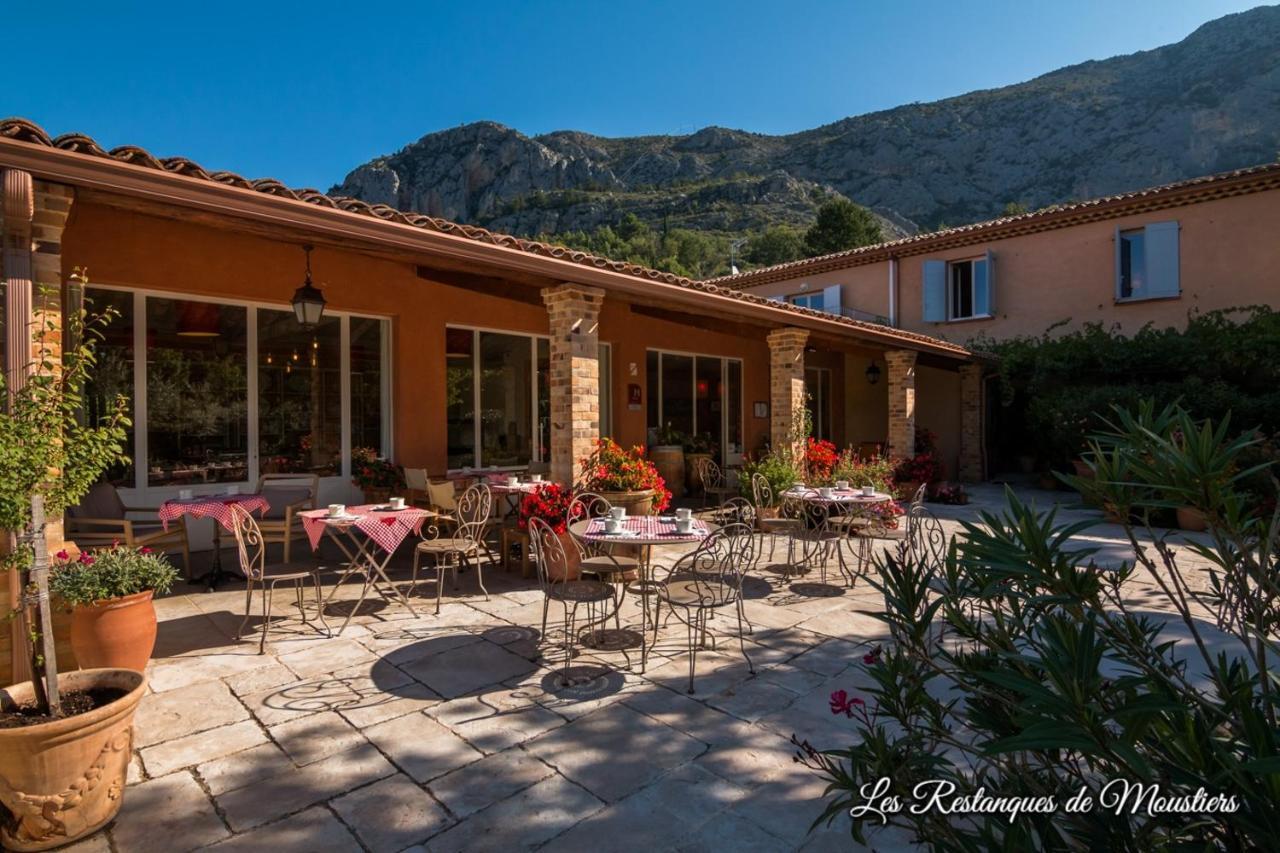 Hotel Les Restanques De Moustiers מראה חיצוני תמונה