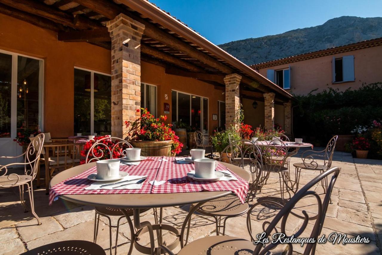 Hotel Les Restanques De Moustiers מראה חיצוני תמונה