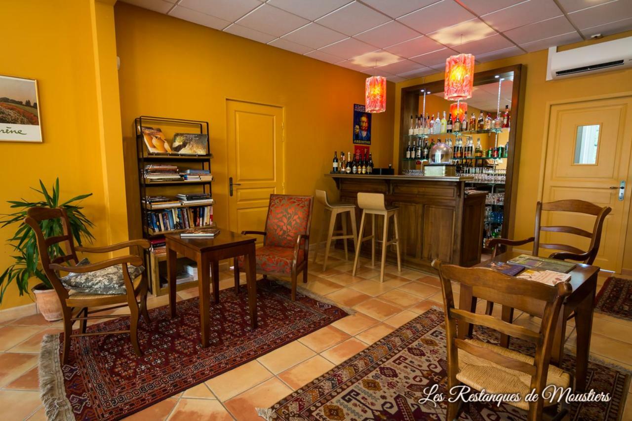 Hotel Les Restanques De Moustiers מראה חיצוני תמונה