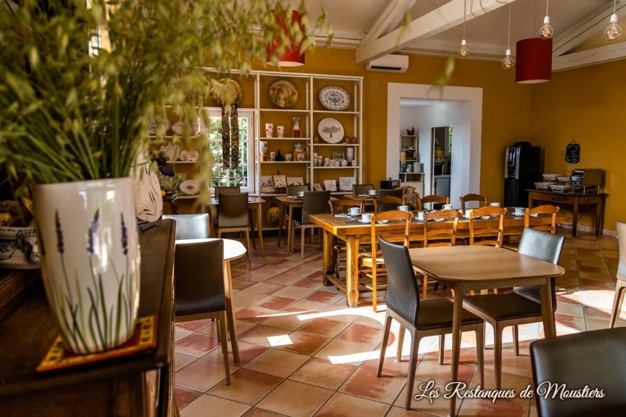 Hotel Les Restanques De Moustiers מראה חיצוני תמונה
