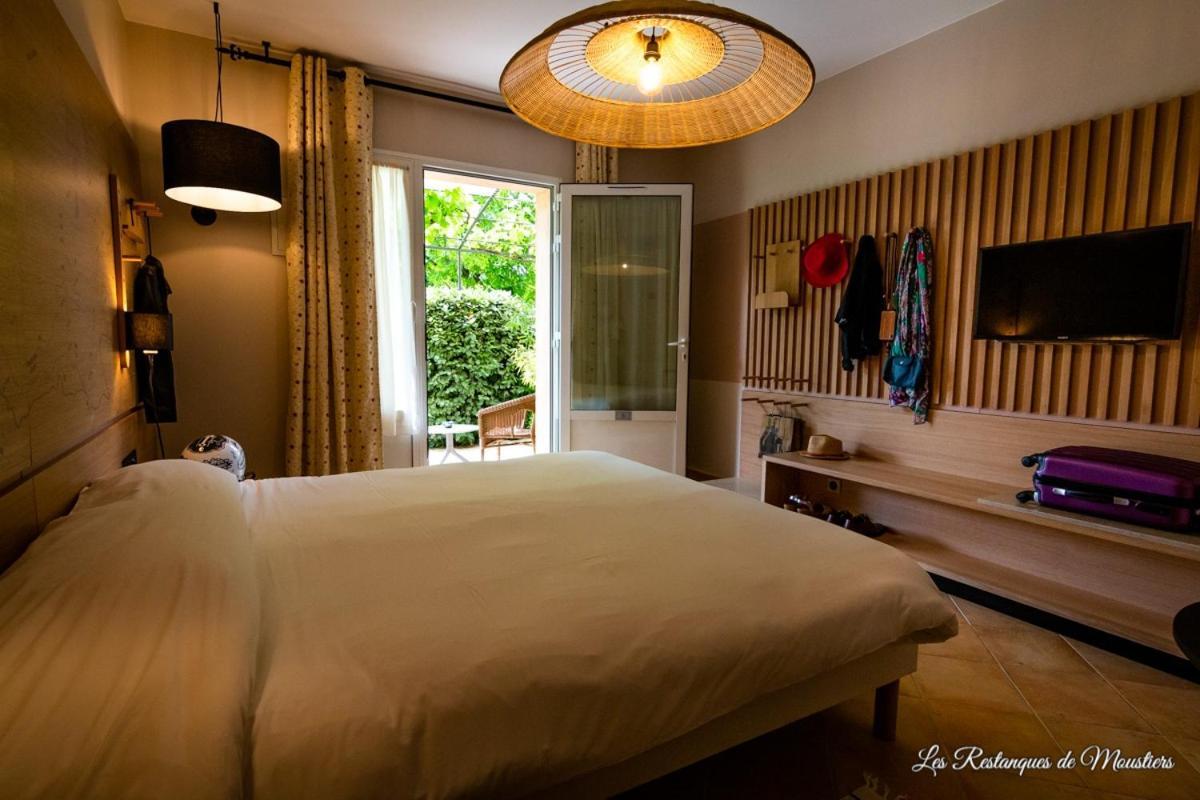 Hotel Les Restanques De Moustiers מראה חיצוני תמונה