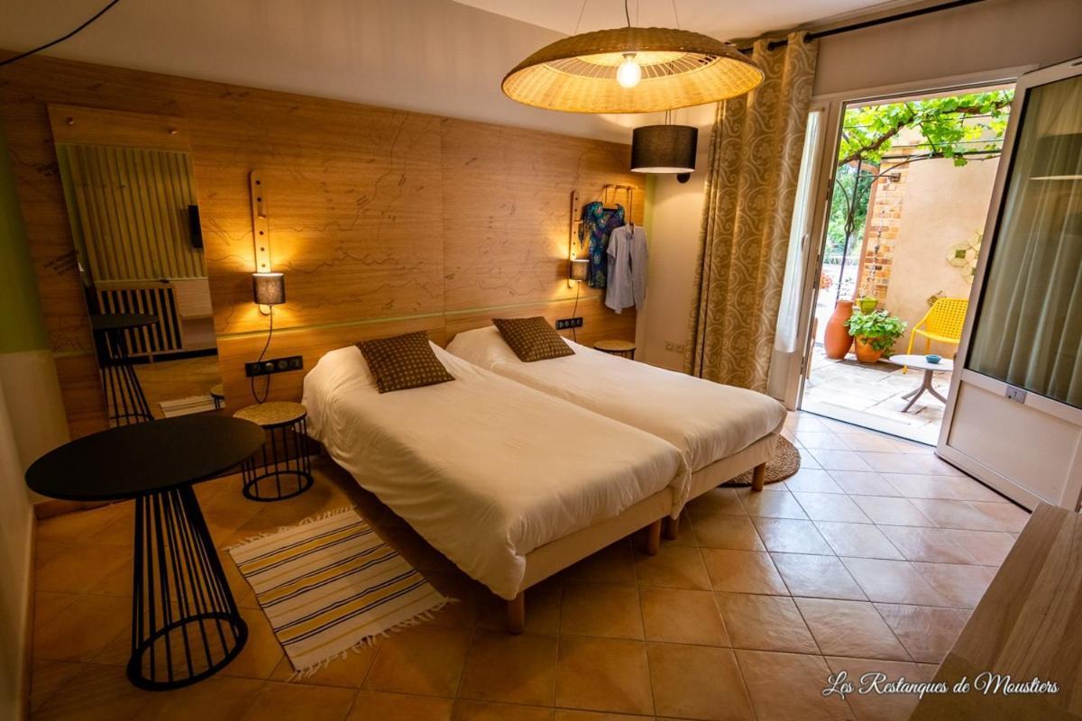 Hotel Les Restanques De Moustiers מראה חיצוני תמונה